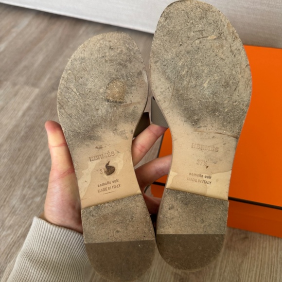 Hermes Santorini Sandal Etoupe 37.5 with box and bags - Picture 3 of 4